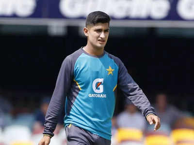 IND vs PAK: पाकिस्तान की प्लेइंग XI में शामिल हुआ 19 साल का यह खतरनाक गेंदबाज, भारत के खिलाफ टी20 में कर रहा है डेब्यू