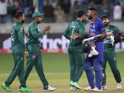 IND vs PAK Asia Cup: बाबर आजम भूल गए टी20 का नया नियम, जीत से दूर जाती दिख रही रोहित की सेना ने कर दिया पटलवार