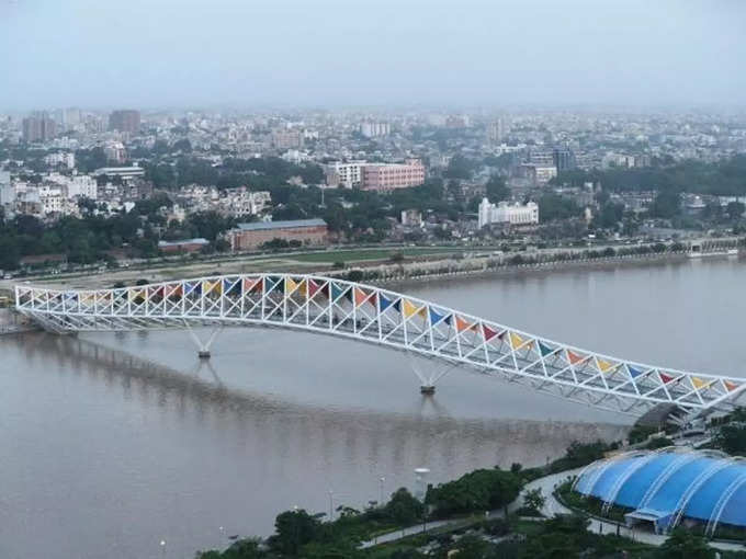 300 मीटर लंबा है पुल -