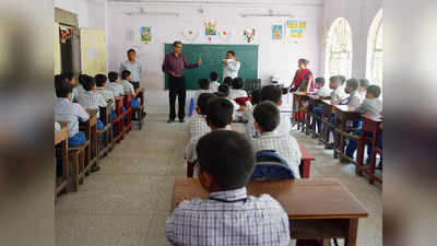 Aaple Guruji: वर्गामध्ये शिक्षकांचे फोटो लावा, शिक्षण विभागाचे शाळांना आदेश