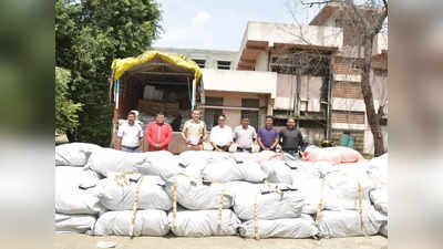 महाराष्ट्र पोलिसांना पडलाय मोठा प्रश्न; हा २० लाखांचा माल आणि ट्रक कुणाचा? दोघांना घेतले ताब्यात