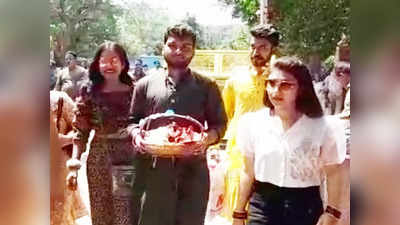 Tajmahal News: लड्डू गोपाल के साथ पर्यटक को सीआईएसएफ जवानों ने ताजमहल में नहीं दी एंट्री, हंगामा