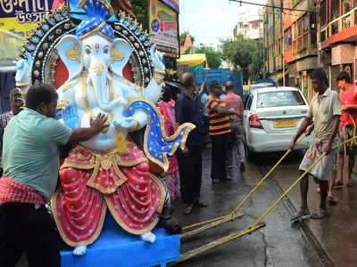 Ganesh Chaturthi | ಚಿಕ್ಕಬಳ್ಳಾಪುರದಲ್ಲಿ ಗಣೇಶನ ಹಬ್ಬಕ್ಕೆ ಹೆಚ್ಚಿದ ಮಳೆ, ಬೆಲೆ ಕಾಟ: ಬೆಲೆ ಏರಿಕೆ ಬಿಸಿಗೆ ಕಂಗಾಲಾದ ಜನ