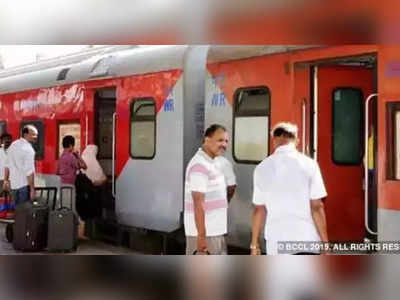 Indian Railway: নির্ধারিত স্টেশন থেকে ট্রেন না ধরলে হাতছাড়া পাকা সিট