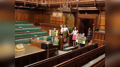 UK Parliament Protest: अमेरिका की तरह ब्रिटिश संसद में भी उपद्रव, अध्यक्ष की कुर्सी तक पहुंचे प्रदर्शनकारी, ऐक्शन में पुलिस
