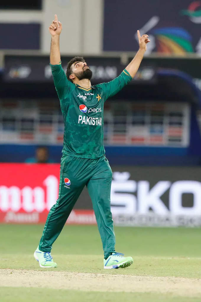 पाकिस्तान के लिए शादाब ने शानदार गेंदबाजी