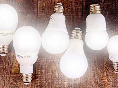 बिना बिजली भी 4 घंटे तक रोशनी देते हैं ये LED Bulb, ऑटोमैटिक हो जाते हैं रिचार्ज
