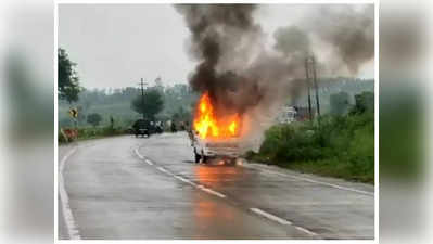 MP : शहडोल में चलती कार बनी आग का गोल, ड्राइवर ने कूद कर बचाई जान, बड़ा हादसा टला
