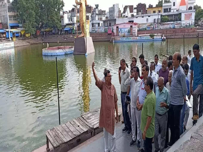 शिव मंदिर कॉरिडोर के लिए किया स्थल निरीक्षण