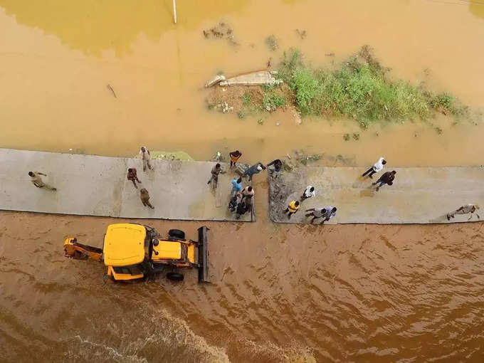 झीलों पर अतिक्रमण बना बेंगलुरु में बाढ़ का सबब