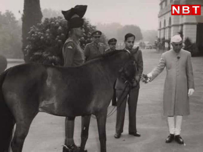 nehru with mongolia horse