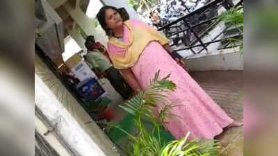 महाराष्ट्र: डाई लगवाने के बाद मिला सफेद बाल, महिला ने सैलून मालिक को चप्पल से पीटा