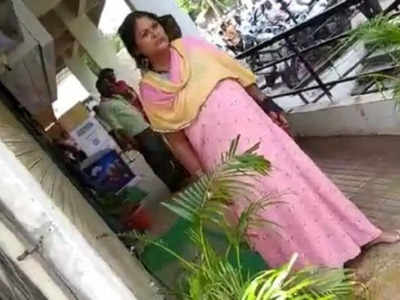 महाराष्ट्र: डाई लगवाने के बाद मिला सफेद बाल, महिला ने सैलून मालिक को चप्पल से पीटा