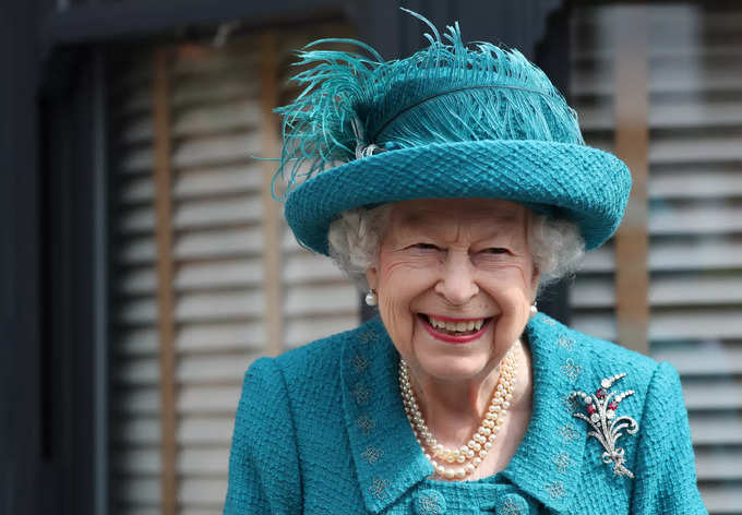 Queen Elizabeth II, a monarch bound by duty, dies at 96