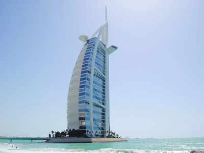 दुबई में है दुनिया का सबसे महंगा होटल, एक दिन के किराए में खरीद लेंगे अपना आशियाना