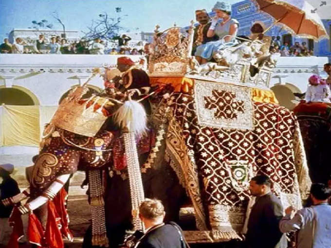 काशी नरेश के साथ हाथी पर सवार होकर वाराणसी की सड़कों पर निकली थी महारानी