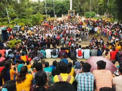 Bangalore university: గుడి వద్దు.. గ్రంథాలయం కావాలి.. ఆలయ నిర్మాణంపై విద్యార్థుల ఆగ్రహం