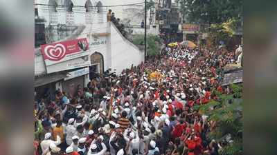 Khuni Ganpati : मानाचा खुनी गणपतीची खुनी मशिदीच्या मौलानांनी केली आरती, दिला एकतेचा संदेश