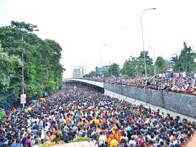 Hyd: వర్షంలో తడిసి కూలిన మట్టి విగ్రహం