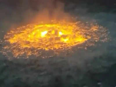 Ocean Fire: समुद्राच्या मधोमध उसळले आगीच्या ज्वाळांचे लोट, VIDEO पाहून जगभर खळबळ...