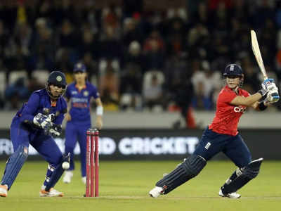 India Women vs England Women: बल्लेबाजी नहीं चली, गेंदबाजी भी फेल... इंग्लैंड से हार के बाद आयोजकों पर भड़की हरमनप्रीत कौर