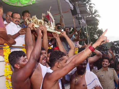 ആവേശം നിറച്ച് ആറന്മുള വള്ളംകളി; മല്ലപ്പുഴശ്ശേരി പള്ളിയോടത്തിന് കിരീടം