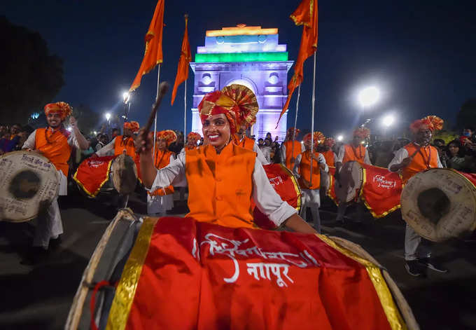 इंडिया गेट पर दिल्लीवालों की ऐसे बीती रविवार की शाम