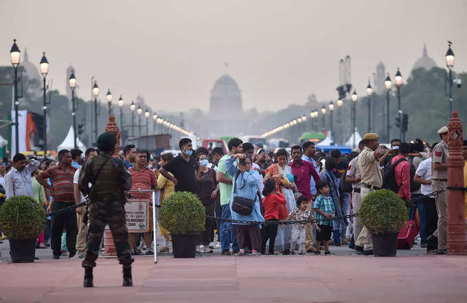 ​इंडिया गेट पर दिल्लीवालों की ऐसे बीती रविवार की शाम
