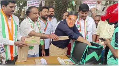 Tejasvi Surya | ತೇಜಸ್ವಿ ಸೂರ್ಯಗೆ ಮತ್ತೊಂದು ಪಾರ್ಸೆಲ್‌: ದೋಸೆ ಮೇಲೆ ದೋಸೆ ಕಳುಹಿಸಿ ಕಾಂಗ್ರೆಸ್‌ ಪ್ರತಿಭಟನೆ