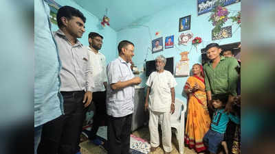 Arvind Kejriwal in Gujarat: ऑटोवाले के घर डिनर, केके नगर में क्यों गए अरविंद केजरीवाल, छिपा है क्या संदेश?