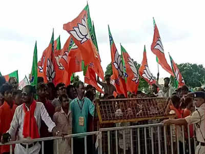 Bengal BJP Protest: ಬಂಗಾಳದಲ್ಲಿ ಕೋಲಾಹಲ: ಬಿಜೆಪಿ ಪ್ರತಿಭಟನೆಗೆ ಪೊಲೀಸರ ತಡೆ, ಕಾರಿಗೆ ಬೆಂಕಿ