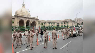 LIVE: सपा नेताओं के प्रदर्शन पर पहरा, पार्टी दफ्तर से विधानसभा तक पुलिस बल तैनात, कई MLA हिरासत में, हर अपडेट