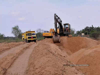 ಕೋಲಾರದಲ್ಲಿ ಕೆರೆ ಮಣ್ಣು ಲೂಟಿಕೋರರ ಪಾಲು: ಸರಕಾರದ ಬೊಕ್ಕಸಕ್ಕೆ ನಷ್ಟ!