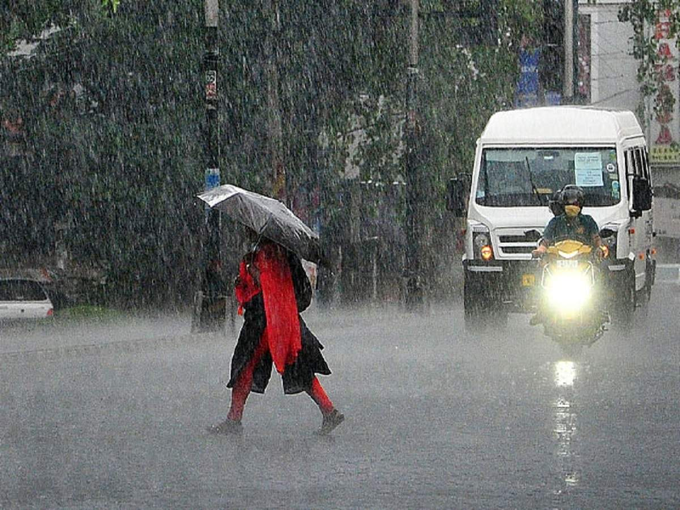 ​मुंबई में रात भर हुई बारिश