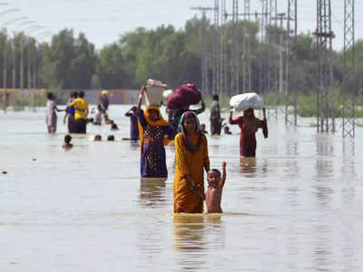 Pakistan Floods: कैंप में रहेंगे तो घर की महिलाएं दूसरे मर्दों के संपर्क में आएंगी... बाढ़ में फंसे पाकिस्तानियों का घर छोड़ने से इनकार