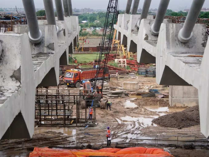 यमुना पर पुल बनाना काफी मुश्किल