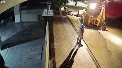 Gurugram News: गुरुग्राम के शख्स ने सीएम से शिकायत की तो घर तोड़ने बुल्डोजर लेकर आ धमका कॉन्ट्रैक्टर
