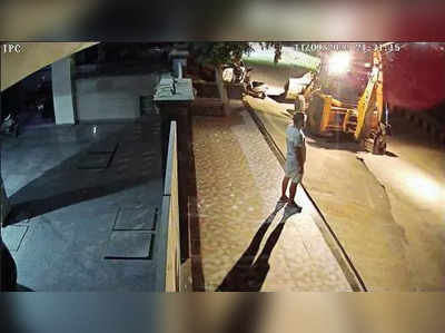 Gurugram News: गुरुग्राम के शख्स ने सीएम से शिकायत की तो घर तोड़ने बुल्डोजर लेकर आ धमका कॉन्ट्रैक्टर