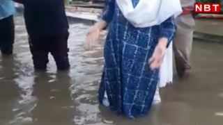 Lucknow Rain: लखनऊ के गली मोहल्लों में घुटनों तक भरा पानी, देखें वीडियो