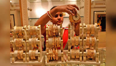 Gold Silver Price Today: ભારતમાં સોનાનો ભાવ છ મહિનાના તળિયેઃ અત્યારે ખરીદતા પહેલાં આટલું જાણી લો