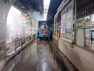 BRTSમાં આગઃ શોર્ટ સર્કિટ થતા ડ્રાઈવરે અગ્નિશામકથી આગ બૂઝાવવા કર્યો પ્રયાસ, પણ દાવ થયો