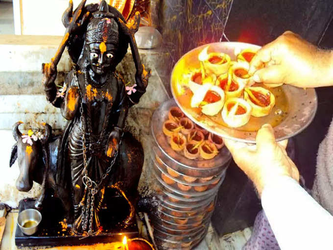 सपने में शनिदेव की पूजा करना