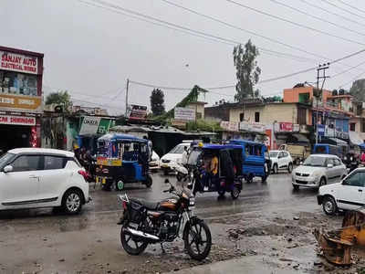 Uttarakhand School News: उत्तराखंड में भारी बारिश के अलर्ट पर स्कूल बंद, प्रशासन की ओर से किए गए पुख्ता इंतजाम