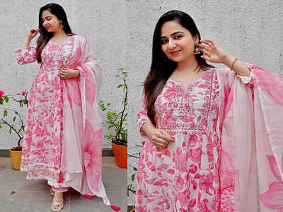 Light Pink Kurtis देती हैं शानदार देसी लुक, फैमिली फंक्शन में भी कर सकती हैं ट्राय