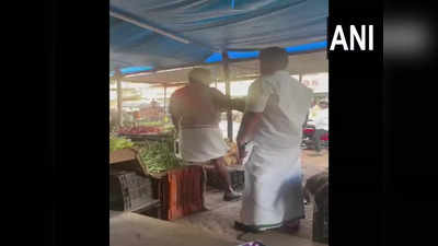 Kerala: రాహుల్ యాత్రకు రూ.2 వేలు ఇవ్వాలని.. కూరగాయలు అమ్ముకునే వ్యక్తిపై కాంగ్రెస్ కార్యకర్తల దాడి