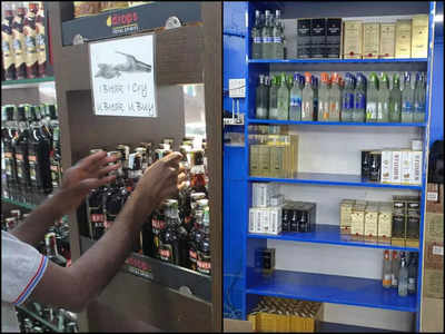 Delhi Liquor Shop: दिल्‍ली के मयूर विहार के में शराब के सरकारी प्रीमियम स्‍टोर की झलक देखिए