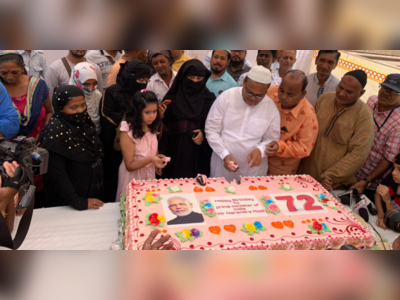 Video: અમદાવાદમાં 72 કિલોની કેક કાપીને PM મોદીના જન્મદિવસની ઉજવણી કરાઈ 