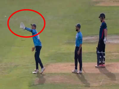 Finch wicket keeping penalty: होशियार बन रहा था फील्डर, अंपायर ने बैंड बजा दी, क्रिकेट में पहले नहीं देखा होगा ऐसा कांड!