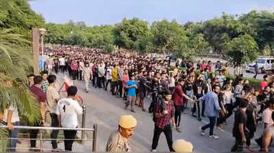 Mohali MMS Case: चंडीगढ़ विवि हॉस्टल में छात्राओं के कथित आपत्तिजनक वीडियो बनाए जाने को लेकर प्रदर्शन, तीन गिरफ्तार
