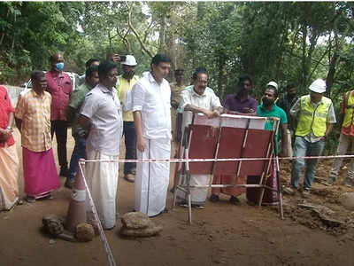 പൊന്മുടി ഒറ്റപ്പെട്ടു; മന്ത്രി റിയാസ് നേരിട്ടെത്തി,  പരാതിയുമായി നാട്ടുകാർ